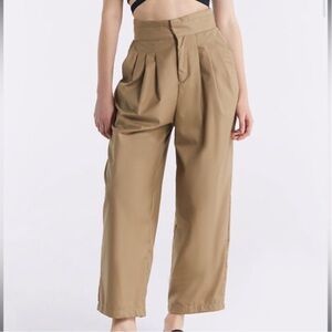 Lattelier Women’s High Waisted Pleated Pants in Bone Brown Size Large